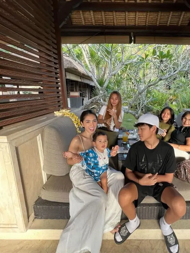 Kebersamaan Angel Karamoy dengan Keluarga (Instagram/@realangelkaramoy)