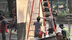 Mobil Tabrak Kaca Gedung di SCBD, Pengunjung Sempat Heboh