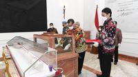 Sekretariat Presiden (Setpres) melakukan serah terima naskah asli teks proklamasi di Gedung Arsip Nasional Republik Indonesia (ANRI), Selasa (16/8/2022).