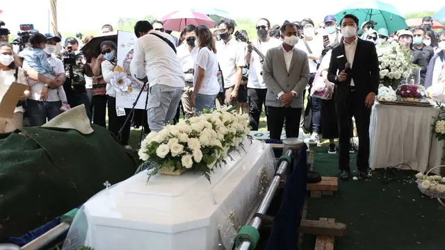 Suasana Pemakaman Raditya Oloan