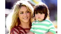 Lihat Video Shakira Ajari Anaknya Membaca