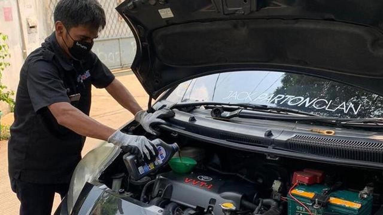 Ilustrasi ganti oli mobil (Istimewa)