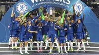 Para pemain Chelsea merayakan gelar juara Liga Champions usai menaklukkan Manchester City pada laga final di Stadion Dragao, Minggu (30/5/2021). Chelsea menang dengan skor 1-0. (Pierre Philippe Marcou/Pool via AP)