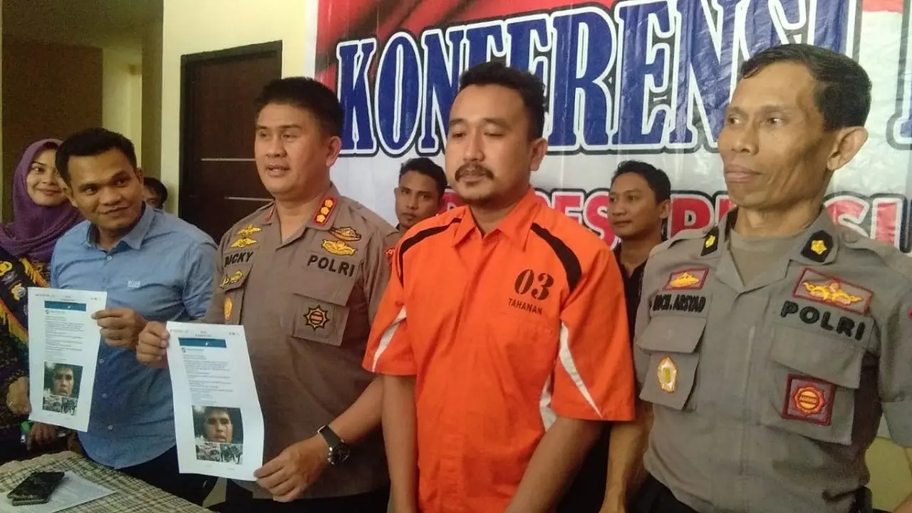 Polda Sulsel tangkap pria berkumis tipis penyebar ujaran kebencian (Liputan6.com/ Eka Hakim)