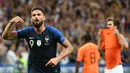 Striker Prancis, Olivier Giroud, merayakan gol yang dicetaknya ke gawang Prancis pada laga UEFA Nations League di Stade de France, Paris, Minggu (9/9/2018). Prancis menang 2-1 atas Belanda. (AFP/Franck Fife)