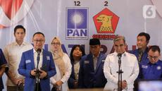 Sekjen Partai Gerindra Ahmad Muzani (kiri) bersama Wakil Ketua Umum PAN Yandri Susanto memberikan keterangan pers usai melakukan pertemuan di kantor DPP PAN, Jakarta, Senin (5/6/2023). (Liputan6.com/Herman Zakharia)