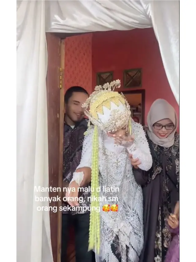 Momen Pengantin Tersipu Malu Ditonton Orang Sekampung saat Ijab Kabul, Ini Alasannya