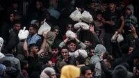 Lebih dari 1,5 juta pengungsi Palestina memadati pengungsian sementara di Kota Rafah. (MOHAMMED ABED/AFP)