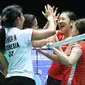 Laga Greysia Polii/Nitya Krishinda Maheswari melawan Naoko Fukuman/Kurumi Yonao pada semifinal Badminton Asia Championships 2016 di Wuhan, Tiongkok, Sabtu (30/4/2016), memecahkan rekor dunia pertandingan bulu tangkis dengan waktu terlama. (Humas PP PBSI).