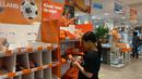Tingginya antusiasme warga terlihat dari kosongnya beberapa rak tempat pernak-pernik Belanda dan Euro 2020 di supermarket Albert Heijn. (Foto: Bola.com/Tito Sianipar)
