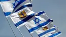 Bendera Israel berkibar di dekat Gerbang Jaffa di Kota Tua Yerusalem (20/3). Gerbang ini adalah salah satu dari delapan gerbang utama yang menuju ke Kota Lama Yerusalem. (AFP Photo/Thomas Coex)