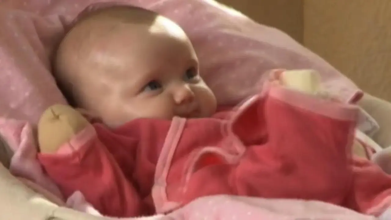 Bayi Cantik Ini Tak Bisa Disentuh dan Dicium