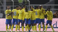 Pemain Al Nassr merayakan gol ketiga laga koontra Al Shabab di Al Shabab Club Stadium, dalam lanjutan Liga Arab Saudi, Senin (26/2/2024) dini hari WIB. Al Nassr menang 3-2 dalam pertandingan itu. (Fayez NURELDINE / AFP)