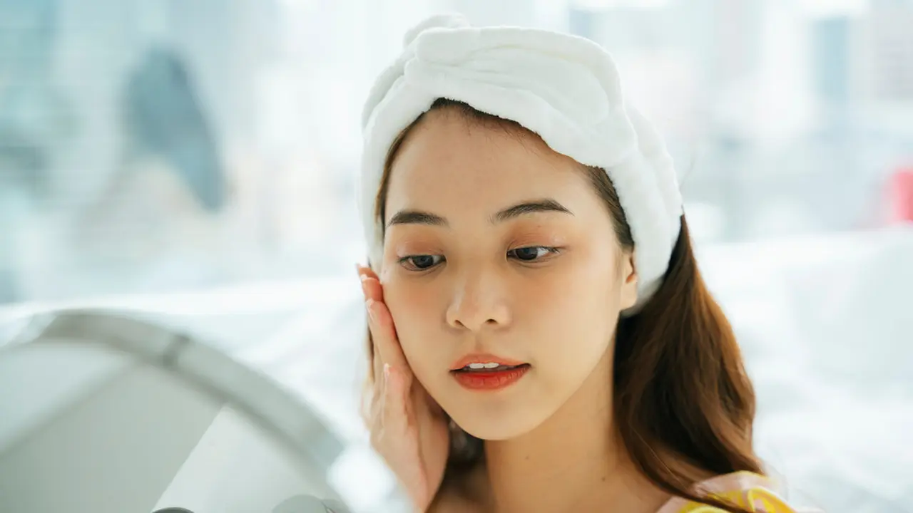 Beda Day Cream vs Night Cream yang Wajib Kamu Tahu, Perlu Pakai Keduanya?