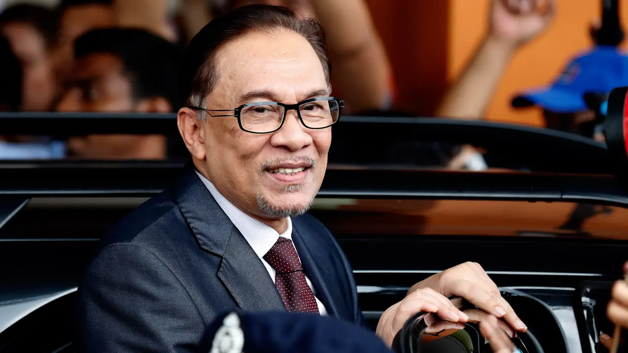 Anwar Ibrahim Resmi Bebas