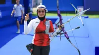 Menurunkan tiga atlet di nomor individual putra dan putri cabor panahan Olimpiade Paris 2024 di Les Invalides Arena, Paris, Selasa (30/7/2024), Indonesia hanya meloloskan satu wakilnya ke babak 16 besar. Diananda Choirunisa sukses mengalahkan dua lawannya di babak 64 dan 32 besar, sementara Arif Dwi Pangestu dan Syifa Nurafifah Kamal langsung terhenti langkahnya di babak 64 besar. (Dok. NOC Indonesia/Naif Muhammad Al'as)