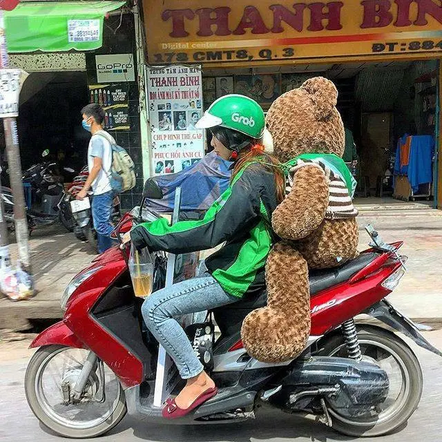 6 Potret Driver Ojek Online Dapat Orderan Boneka Ini Curi Perhatian