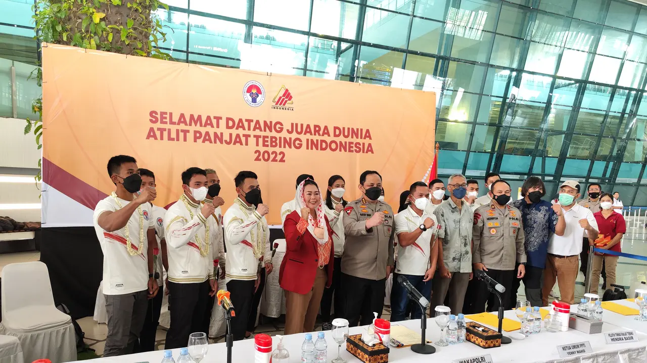Penyambutan atlet panjat tebing Indonesia di Bandara Soekarno-Hatta