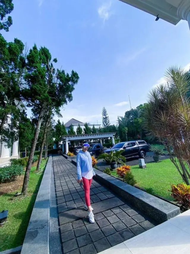 Reino Barack dan Syahrini berada di rumah mewahnya