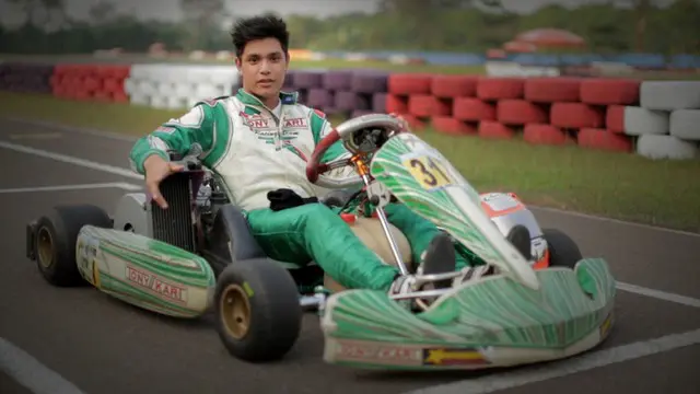 Philo Paz Patrick Armand pembalap muda Indonesia menjaga fisiknya dengan main gokart. Persiapan Round 5 World Series Formula Renault 3,5 Championship.