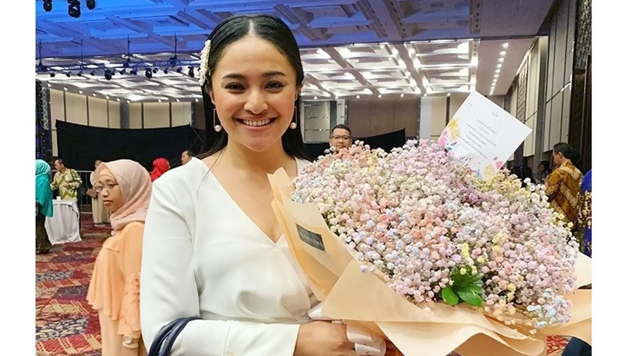 Marshanda menghadiri wisuda putrinya, Sienna Kasyafani.