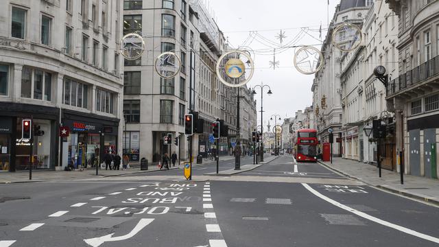 FOTO: Inggris Alami Lonjakan Tertinggi Kasus Harian COVID-19
