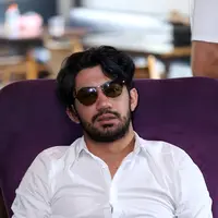 Reza Rahadian jadi model video klip Shanty. (Andy Masela/Bintang.com)