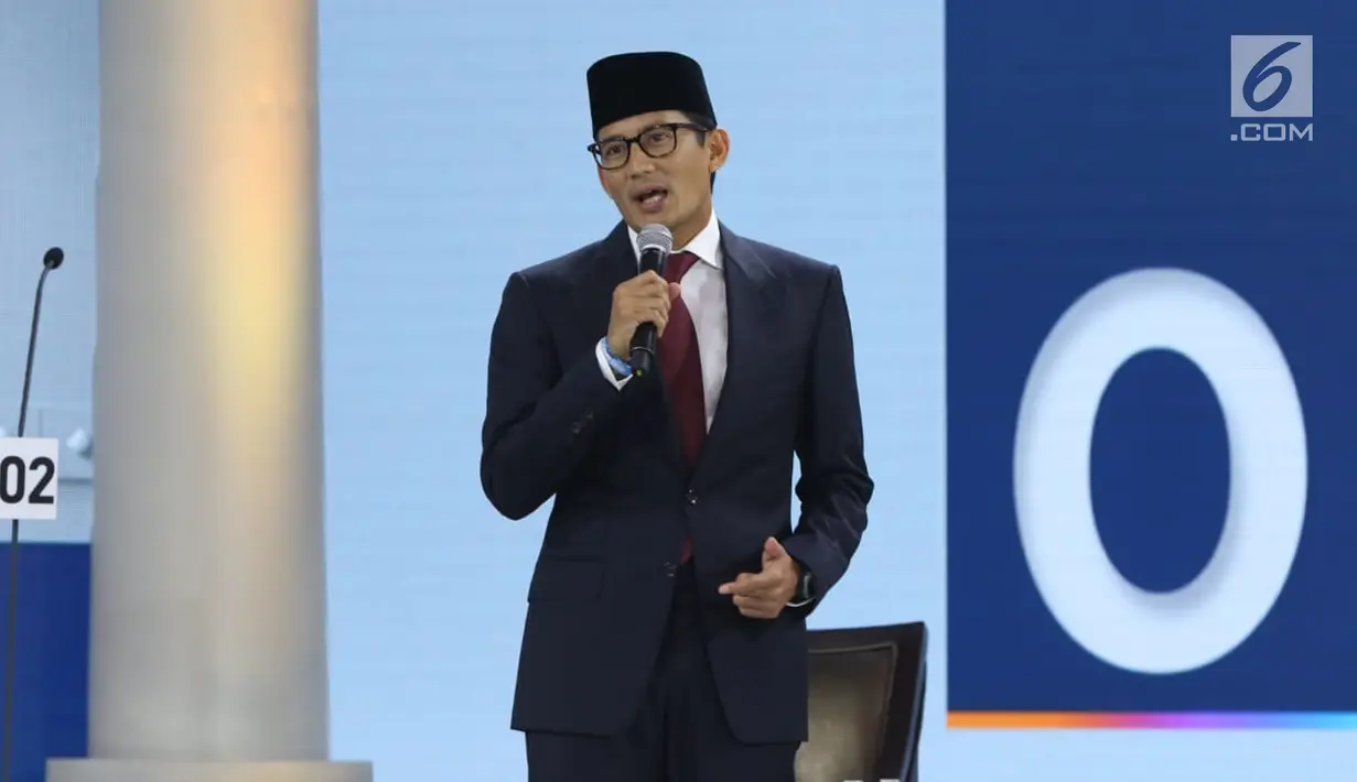 Cawapres nomor urut 02 Sandiaga Uno menyampaikan visi saat mengikuti debat cawapres 2019 di Hotel Sultan, Jakarta, Minggu (17/3). Debat itu mengangkat tema pendidikan, kesehatan, ketenagakerjaan, sosial dan budaya. (Liputan6.com/Johan Tallo)