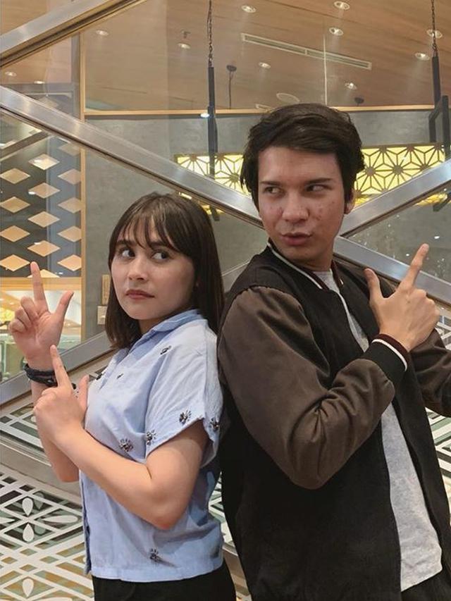 7 Potret Kedekatan Endy Arfian dan Prilly Latuconsina Sejak Kecil