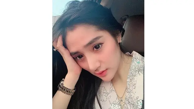 6 Potret Cantik Bella Nova, Pedangdut Muda yang Diajak Hotman Paris Liburan ke Bali