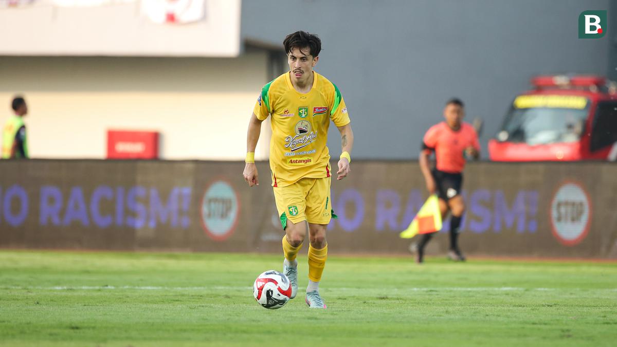 BRI Super League: Rivera Kena Kartu Merah, Pelatih Persebaya Angkat Bicara soal Penerapan VAR