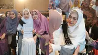 Potret Ria Ricis Dampingi Ibu Wisuda Tahfidz (Sumber: Instagram/okisetianadewi)