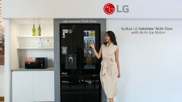 Kulkas LG InstaView Multi-Door. Credit: LG