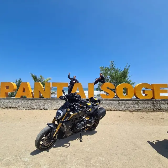 Berjiwa Muda, Ini 7 Potret Ari Wibowo saat Touring Hingga Ikut Trail