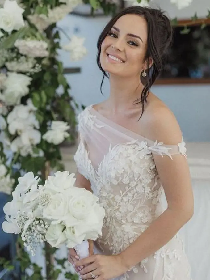 [Bintang] Minta Saran Supaya Penampilan Sempurna, Rok Perempuan Ini Malah Bikin Heboh