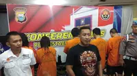 Tim satnarkoba Polrestabes Makassar mengungkap jaringan pengedar ekstasi jelang pergantian tahun di Makassar (Liputan6.com/ Eka Hakim)