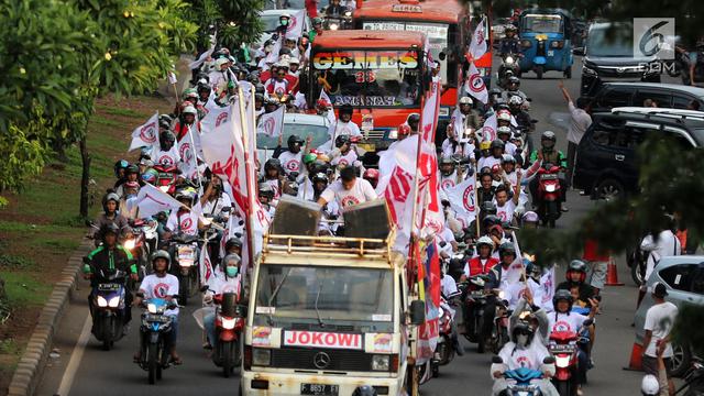 Konvoi Pendukung Jokowi Menuju Lokasi Debat Capres