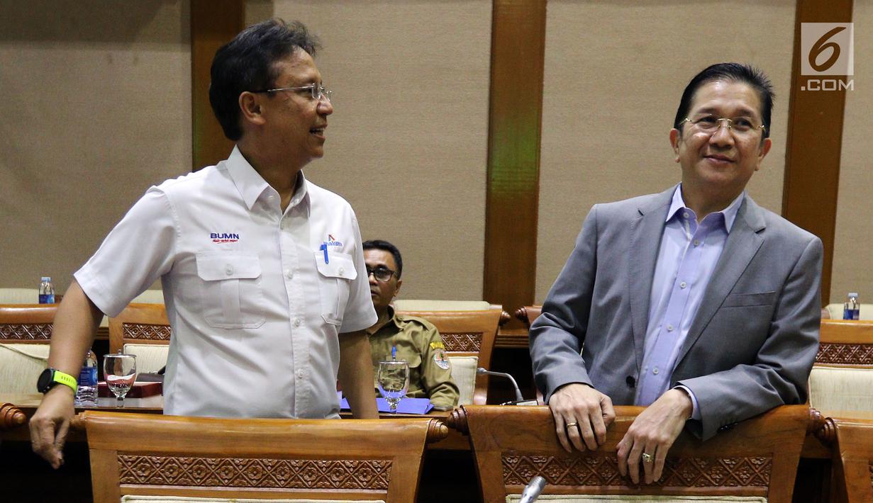 Dirut PT Indonesia Asahan Alumunium (Inalum) Budi Gunadi Sadikin (kiri) dan Dirut Freeport Tony Wenas saat rapat kerja dengan Komisi VII DPR di Gedung Nusantara I, Jakarta (15/1). Rapat membahas sejumlah agenda. (Liputan6.com/JohanTallo)