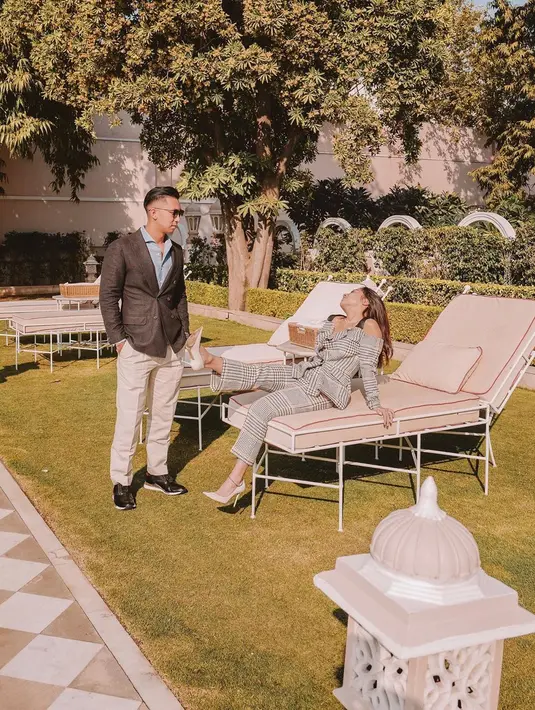 "Awalnya (acaranya) mau di rumah, tapi nggak dapat izin, makanya digelar di kawasan Jakarta Selatan," terang Cupez. (Instagram/nikitawillyofficial94)