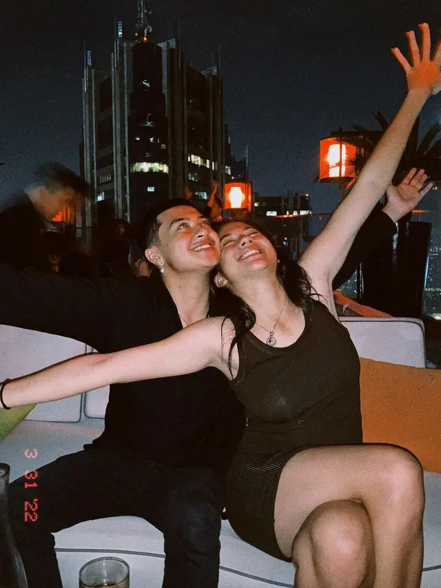 Sitha Marino makin jatuh hati melihat gaya rambut baru Bastian Steel