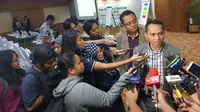 Chief Operation Officer PT Liga Indonesia Baru, Tigor Shalom Boboy, dalam sebuah jumpa pers di Jakarta, Jumat (2/3/2018). (Bola.com/Zulfirdaus Harahap)