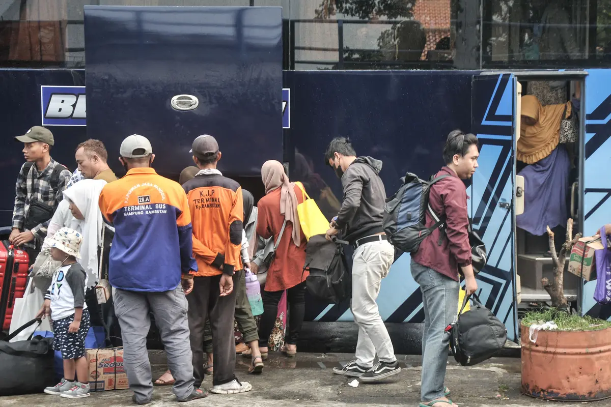 Puncak Arus Balik Mudik Lebaran di Terminal Kampung Rambutan