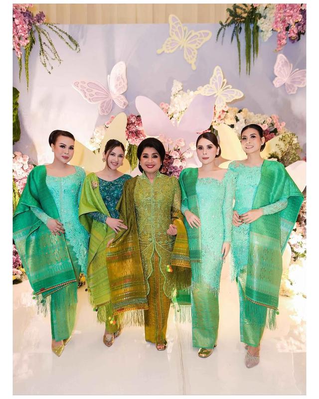 6 Potret Jessica Mila gelar syukuran baptisan Kyarra, gayanya elegan berkebaya hijau