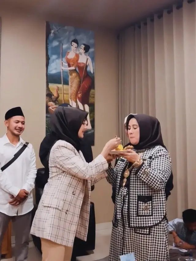 6 Potret Acara Ulang Tahun Ghea Youbi ke-22, Dihadiri Kekasih dan Tampil Berhijab