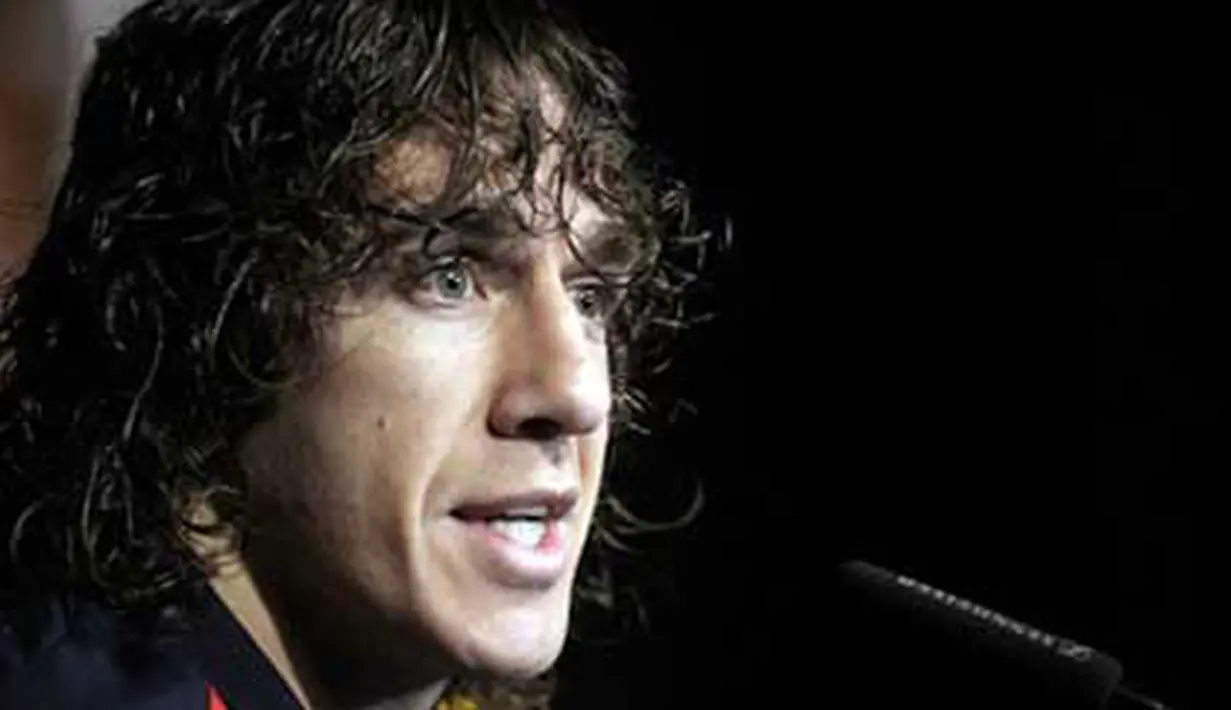 Bek Spanyol Carles Puyol di sesi konferensi pers yang berlangsung di North West University Sports Village, Potchefstroom, 8 Juli 2010, tiga hari sebelum laga final PD 2010 lawan Belanda. AFP PHOTO / LLUIS GENE 