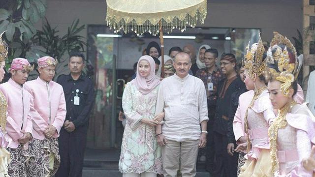 7 Potret Hangat Laudya Cynthia Bella dan Sang Ayah yang Jarang Tersorot