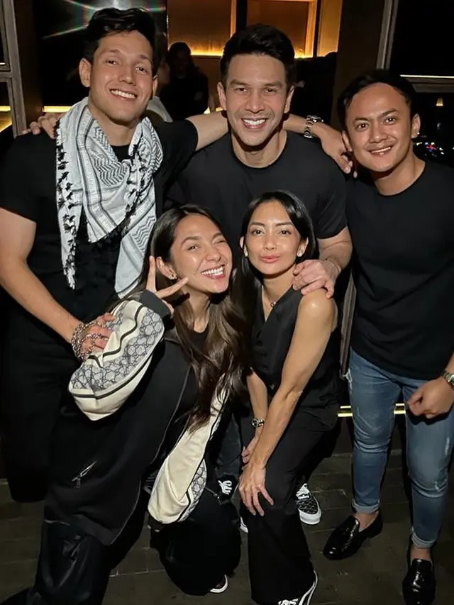 6 Potret Kedekatan Jonathan Frizzy dan Ririn Dwi Ariyanti di Momen Ultah, Jadi Sorotan