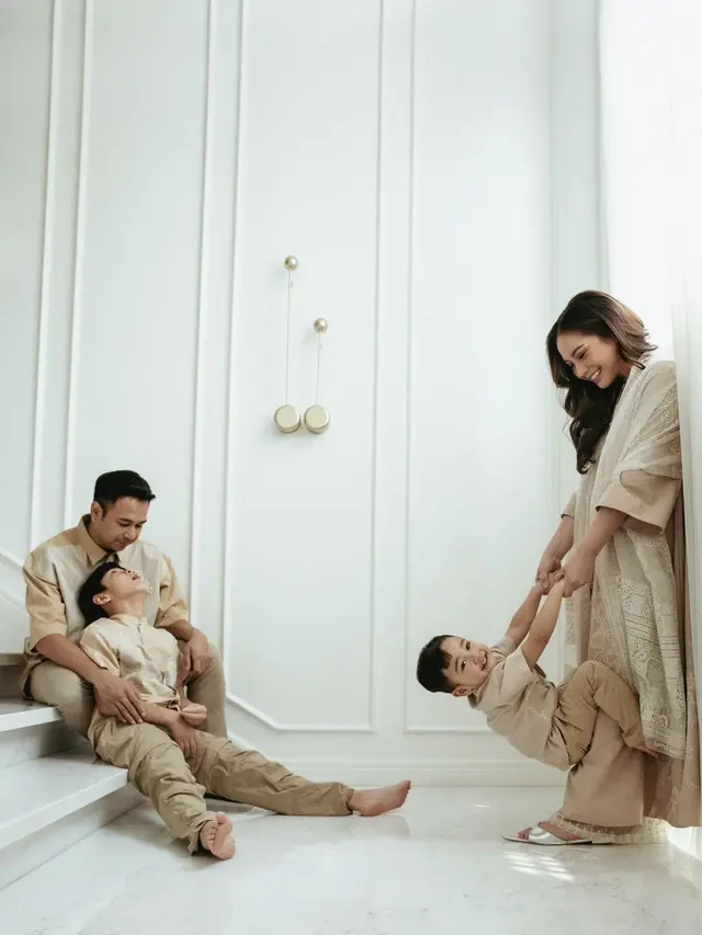 Potret keluarga Raffi Ahmad dan Nagita Slavina sambut lebaran bareng anak-anak (Sumber: Instagram/@saptodjojokartiko)