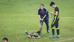 Pemain Timnas Malaysia U-19, Adam Farhan Mohd Faizal (kiri) tengah mendapatkan perawatan dari salah satu official tim saat timnya merayakan juara Piala AFF U-19 2022 di Stadion Patriot Candrabhaga, Bekasi, Jumat (15/07/2022). (Bola.com/Bagaskara Lazuardi)