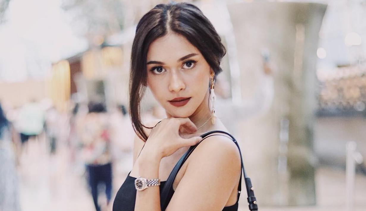 Simpel dan Seksi Ini 8 Style Fashion Nana  Mirdad  Celeb 